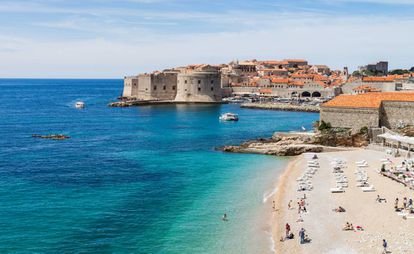 Playa de Banje, cerca del centro histórico de Dubrovnik.